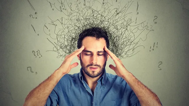 Personne submergée par la charge mentale et le stress